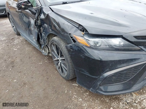2021 Toyota Camry SE Nightshade with VIN 4T1G11AK8MU529157, listed as a IAAI auction lot 40831617 with 93,151 mi miles. Bid and sale history available at carsss.com. Image 6.