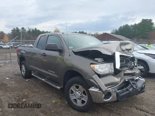 2013 Toyota Tundra z VIN 5TFUM5F14DX049251, wystawiony jako IAAI lot #40752216 z przebiegiem 154 965 mil mil oraz . Historia ofert i sprzedaży dostępna na DreamBid. Obrazek 1.