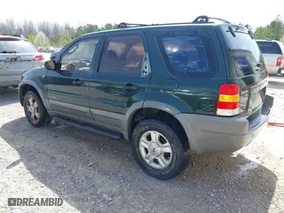 2001 Ford Escape XLT with VIN 1FMYU03141KB92083, listed as a IAAI auction lot 41840250 with 221,444 mi miles. Bid and sale history available at carsss.com. Image 3.