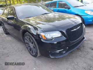 2013 Chrysler 300 S z VIN 2C3CCABG9DH574526, wystawiony jako IAAI lot #42064696 z przebiegiem 145 980 mil mil oraz . Historia ofert i sprzedaży dostępna na DreamBid. Obrazek 1.