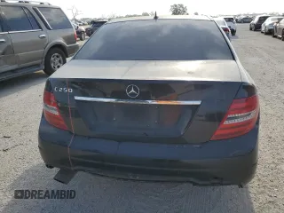 2013 Mercedes-Benz C 250 Sport z VIN WDDGF4HB9DA743160, wystawiony jako Copart lot #83699384 z przebiegiem Nie podano mil oraz Szkoda całkowita • Salvage title. Historia ofert i sprzedaży dostępna na DreamBid. Obrazek 6.