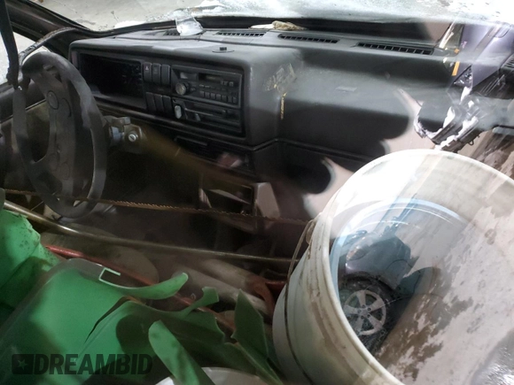 1985 Volkswagen Jetta z VIN WVWGH0166FW548455, wystawiony jako Copart lot #41714155 z przebiegiem Nie podano mil oraz Czysty tytuł • Clean title. Historia ofert i sprzedaży dostępna na DreamBid. Obrazek 8.