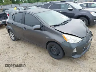 2014 Toyota Prius One z VIN JTDKDTB33E1084788, wystawiony jako IAAI lot #42440966 z przebiegiem 304 181 mil mil oraz . Historia ofert i sprzedaży dostępna na DreamBid. Obrazek 1.