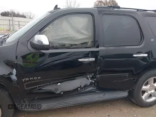 2014 Chevrolet Tahoe LT z VIN 1GNSCBE04ER143872, wystawiony jako IAAI lot #41377204 z przebiegiem 119 533 mil mil oraz . Historia ofert i sprzedaży dostępna na DreamBid. Obrazek 14.