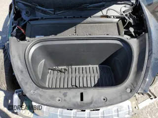 2024 Tesla Model Y Long Range z VIN 7SAYGAEE3RF089122, wystawiony jako Copart lot #52732035 z przebiegiem 15 486 mil mil oraz Szkoda całkowita • Salvage title. Historia ofert i sprzedaży dostępna na DreamBid. Obrazek 11.