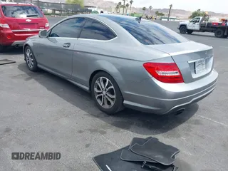 2012 Mercedes-Benz C 250 с VIN WDDGJ4HB1CF751432, выставлен на аукционе IAAI как лот 42202778 с пробегом 102 327 миль миль и . История ставок и продаж доступна на DreamBid. Изображение 3.