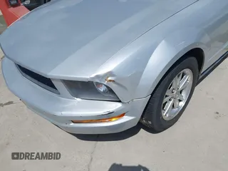2007 Ford Mustang Deluxe with VIN 1ZVFT80N475296355, listed as a IAAI auction lot 42748184 with 198,104 mi miles and . Bid and sale history available at DreamBid. Image 6.