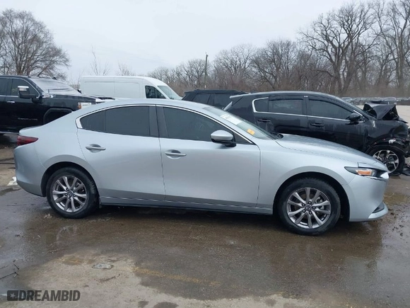 2019 Mazda Mazda3 Sedan with VIN JM1BPABL4K1110113, listed as a IAAI auction lot 41519137 with 87,575 mi miles. Bid and sale history available at carsss.com. Image 13.