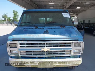 1989 Chevrolet Chevy Van z VIN 1GCEG25K3K7104404, wystawiony jako IAAI lot #42266335 z przebiegiem 96 272 mil mil oraz . Historia ofert i sprzedaży dostępna na DreamBid. Obrazek 11.