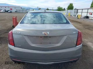 2018 Cadillac CT6 Luxury AWD z VIN 1G6KD5RS6JU101040, wystawiony jako IAAI lot #42271248 z przebiegiem 88 470 mil mil oraz . Historia ofert i sprzedaży dostępna na DreamBid. Obrazek 17.
