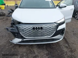 2024 Audi Q4 e-tron Sportback Premium Plus with VIN WA13UBFZ3RP084588, listed as a IAAI auction lot 40978576 with 964 mi miles. Bid and sale history available at carsss.com. Image 21.