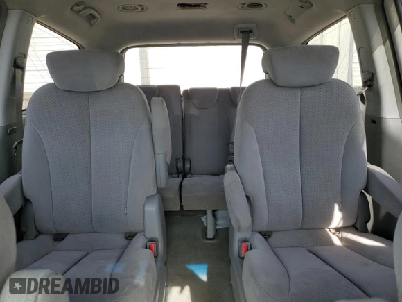 2007 Hyundai Entourage GLS z VIN KNDMC233X76043374, wystawiony jako Copart lot #47370275 z przebiegiem 147 820 mil mil oraz Szkody całkowita. Historia ofert i sprzedaży dostępna na DreamBid. Obrazek 10.