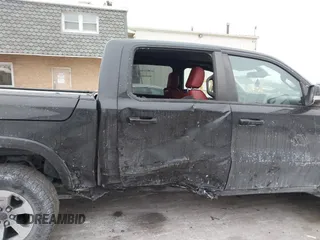 2019 Ram 1500 Rebel z VIN 1C6SRFLT6KN599362, wystawiony jako IAAI lot #41560018 z przebiegiem Nie podano mil oraz . Historia ofert i sprzedaży dostępna na DreamBid. Obrazek 6.