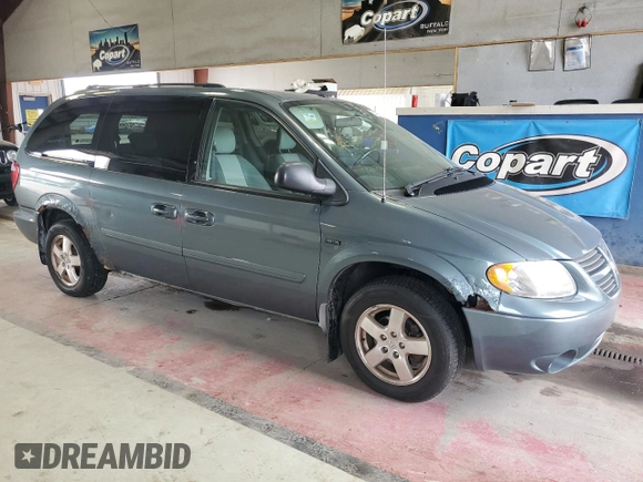 2007 Dodge Grand Caravan SXT with VIN 2D4GP44L97R180393, listed as a Copart auction lot 54700215 with 71,641 mi miles and Clean Title. Bid and sale history available at DreamBid. Image 4.