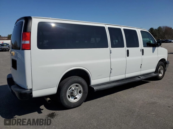 2020 Chevrolet Express Passenger LT with VIN 1GAZGPFG8L1176429, listed as a Copart auction lot 50260385 with 91,431 mi miles and Clean title. Bid and sale history available at DreamBid. Image 3.