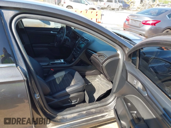 2018 Ford Fusion SE with VIN 3FA6P0HD9JR231709, listed as a IAAI auction lot 42062198 with 65,971 mi miles and . Bid and sale history available at carsss.com. Image 5.