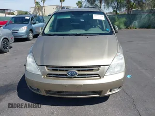 2006 Kia Sedona LX with VIN KNDMB233X66069684, listed as a IAAI auction lot 41997424 with 191,982 mi miles. Bid and sale history available at carsss.com. Image 12.