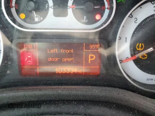2015 FIAT 500L Urbana Trekking z VIN ZFBCFADH9FZ036729, wystawiony jako Copart lot #49471885 z przebiegiem 103 394 mil mil oraz Szkoda całkowita • Salvage title. Historia ofert i sprzedaży dostępna na DreamBid. Obrazek 9.