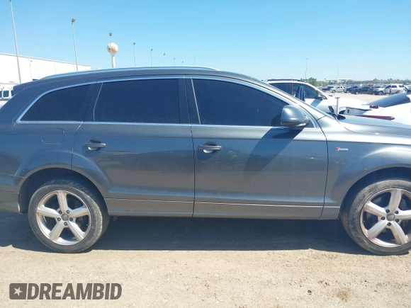 2014 Audi Q7 3.0T S line Prestige with VIN WA1DGAFE7ED011657, listed as a IAAI auction lot 41775200 with 149,395 mi miles. Bid and sale history available at carsss.com. Image 13.