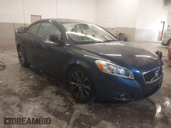 2012 Volvo C70 T5 with VIN YV1672MC2CJ126049, listed as a IAAI auction lot 41417417 with 62,321 mi miles. Bid and sale history available at carsss.com. Image 1.