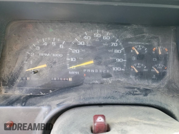 1997 GMC Suburban z VIN 3GKGK26J0VG522963, wystawiony jako Copart lot #56804105 z przebiegiem 297 544 mil mil oraz Tytuł czysty. Historia ofert i sprzedaży dostępna na DreamBid. Obrazek 9.
