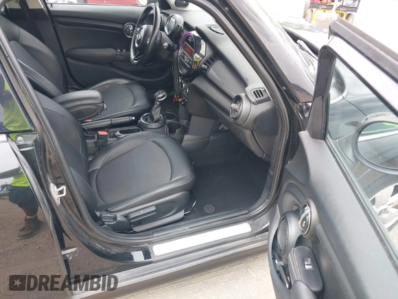 2015 MINI Hardtop 4 Door z VIN WMWXS5C58FT828427, wystawiony jako IAAI lot #42395620 z przebiegiem 102 282 mil mil oraz . Historia ofert i sprzedaży dostępna na DreamBid. Obrazek 5.