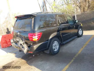 2001 Toyota Sequoia Limited with VIN 5TDBT48A51S020330, listed as a IAAI auction lot 41914917 with 276,826 mi miles. Bid and sale history available at carsss.com. Image 4.