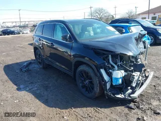 2019 Toyota Highlander SE with VIN 5TDJZRFHXKS606028, listed as a IAAI auction lot 41747582 with 38,689 mi miles. Bid and sale history available at carsss.com. Image 1.