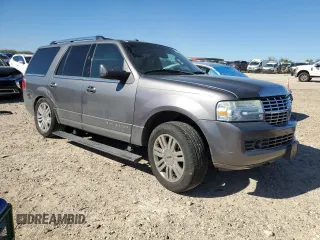 2011 Lincoln Navigator z VIN 5LMJJ2H58BEJ01847, wystawiony jako Copart lot #81804584 z przebiegiem 177 445 mil mil oraz Szkoda całkowita • Salvage title. Historia ofert i sprzedaży dostępna na DreamBid. Obrazek 4.