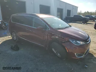 2017 Chrysler Pacifica Touring-L with VIN 2C4RC1BG5HR785101, listed as a Copart auction lot 46224715 with 95,839 mi miles and Salvage Title. Bid and sale history available at carsss.com. Image 4.