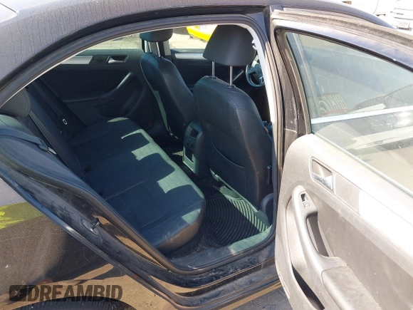 2013 Volkswagen Jetta SE z VIN 3VWDX7AJ2DM438211, wystawiony jako IAAI lot #41500230 z przebiegiem 176 525 mil mil oraz . Historia ofert i sprzedaży dostępna na DreamBid. Obrazek 8.