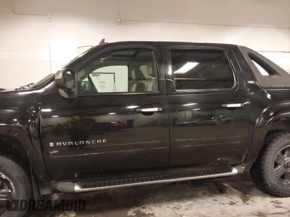 2008 Chevrolet Avalanche LS with VIN 3GNFK12378G169464, listed as a IAAI auction lot 41371639 with 246,490 mi miles and . Bid and sale history available at DreamBid. Image 15.