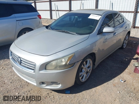 2013 Nissan Maxima S z VIN 1N4AA5AP3DC806046, wystawiony jako IAAI lot #41811071 z przebiegiem 202 241 mil mil oraz . Historia ofert i sprzedaży dostępna na DreamBid. Obrazek 2.