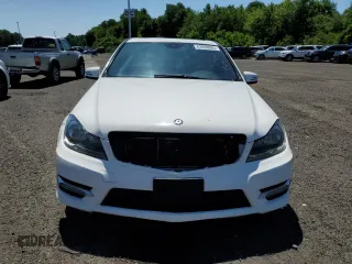 2013 Mercedes-Benz C 250 Sport z VIN WDDGF4HB6DR268407, wystawiony jako Copart lot #62688885 z przebiegiem 89 965 mil mil oraz Czysty tytuł • Clean title. Historia ofert i sprzedaży dostępna na DreamBid. Obrazek 5.