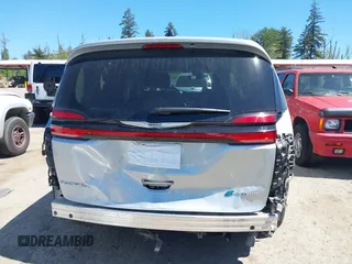 2024 Chrysler Pacifica Hybrid Select z VIN 2C4RC1S7XRR147332, wystawiony jako IAAI lot #42194613 z przebiegiem 25 493 mil mil oraz . Historia ofert i sprzedaży dostępna na DreamBid. Obrazek 17.