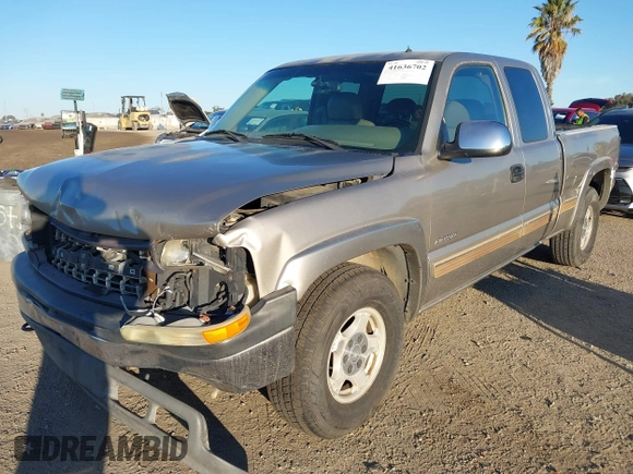 2002 Chevrolet Silverado 1500 LT with VIN 2GCEK19T721157549, listed as a IAAI auction lot 41636702 with 271,859 mi miles. Bid and sale history available at carsss.com. Image 2.