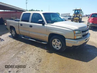 2006 Chevrolet Silverado 1500 LT1 with VIN 2GCEC13T361168110, listed as a IAAI auction lot 41863581 with 193,594 mi miles. Bid and sale history available at carsss.com. Image 1.