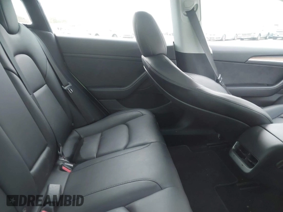 2021 Tesla Model 3 Long Range z VIN 5YJ3E1EB7MF979988, wystawiony jako IAAI lot #40893463 z przebiegiem 38 230 mil mil oraz . Historia ofert i sprzedaży dostępna na DreamBid. Obrazek 8.