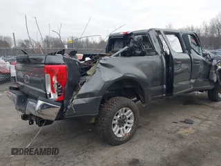 2017 Ford F-250 Lariat z VIN 1FT7W2BT1HEC02912, wystawiony jako IAAI lot #41309090 z przebiegiem 107 244 mil mil oraz . Historia ofert i sprzedaży dostępna na DreamBid. Obrazek 4.