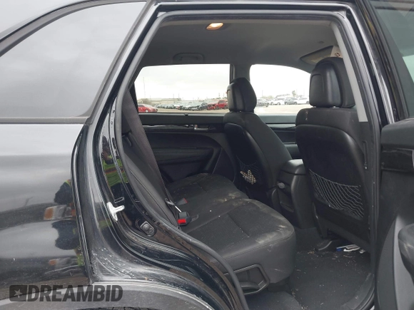 2014 Kia Sorento LX with VIN 5XYKT3A64EG483756, listed as a IAAI auction lot 41472374 with 118,660 mi miles. Bid and sale history available at carsss.com. Image 8.