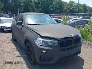 2016 BMW X6 xDrive35i z VIN 5UXKU2C5XG0N83220, wystawiony jako IAAI lot #39197569 z przebiegiem Nie podano mil oraz . Historia ofert i sprzedaży dostępna na DreamBid. Obrazek 6.