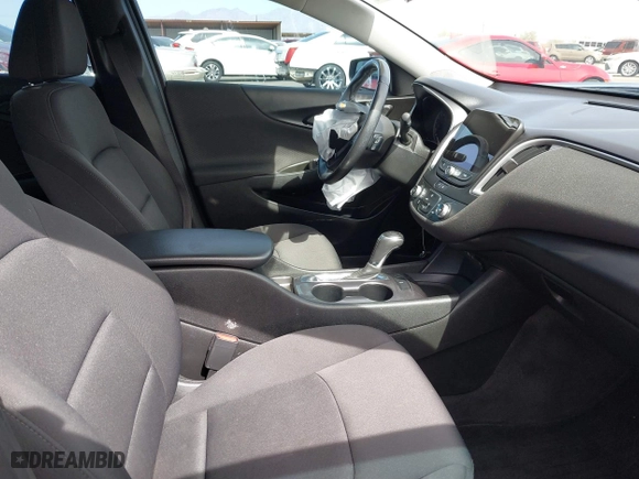 2020 Chevrolet Malibu RS with VIN 1G1ZG5ST8LF155963, listed as a IAAI auction lot 41698638 with 39,914 mi miles. Bid and sale history available at carsss.com. Image 5.