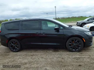 2018 Chrysler Pacifica Touring Plus with VIN 2C4RC1FG9JR351697, listed as a IAAI auction lot 42077064 with 176,644 mi miles. Bid and sale history available at carsss.com. Image 13.