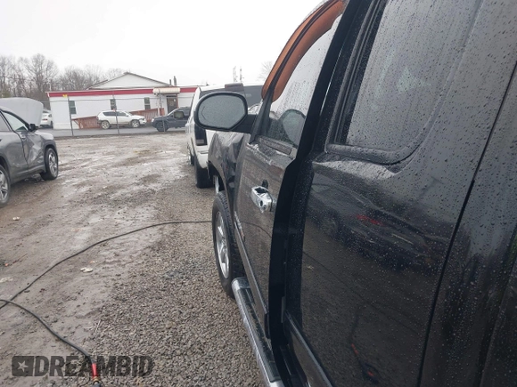 2010 GMC Sierra 1500 with VIN 1GTSCWE01AZ202838, listed as a IAAI auction lot 41516702 with 173,647 mi miles and . Bid and sale history available at DreamBid. Image 18.
