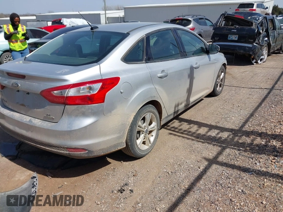 2014 Ford Focus SE with VIN 1FADP3F26EL270868, listed as a IAAI auction lot 41826493 with 164,595 mi miles. Bid and sale history available at carsss.com. Image 4.