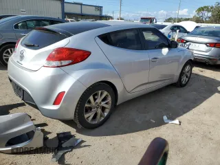 2017 Hyundai Veloster with VIN KMHTC6AD8HU305805, listed as a Copart auction lot 39634893 with 109,899 mi miles. Bid and sale history available at carsss.com. Image 3.