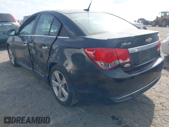 2014 Chevrolet Cruze 2LT z VIN 1G1PE5SB2E7320522, wystawiony jako IAAI lot #42073346 z przebiegiem 116 427 mil mil oraz . Historia ofert i sprzedaży dostępna na DreamBid. Obrazek 3.