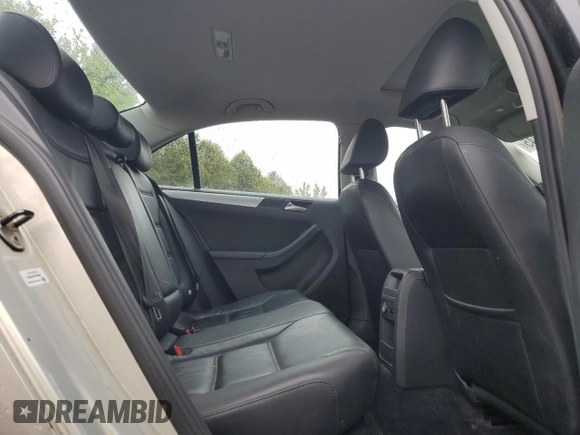 2012 Volkswagen Jetta SEL с VIN 3VWLX7AJ0CM310270, выставлен на аукционе Copart как лот 52650845 с пробегом 121 611 миль миль и Списание • Salvage title. История ставок и продаж доступна на DreamBid. Изображение 10.
