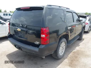 2008 Chevrolet Tahoe 3LT z VIN 1GNFC13088R137897, wystawiony jako IAAI lot #42644894 z przebiegiem 256 548 mil mil oraz . Historia ofert i sprzedaży dostępna na DreamBid. Obrazek 4.