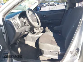 2016 Nissan Versa S z VIN 3N1CN7AP6GL837760, wystawiony jako IAAI lot #41843687 z przebiegiem 233 658 mil mil oraz . Historia ofert i sprzedaży dostępna na DreamBid. Obrazek 5.